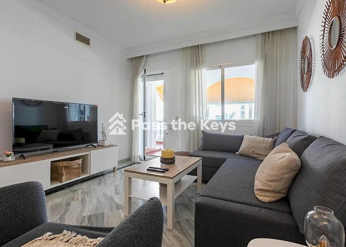 On The Golden Mile Perfect For Families Pass The Keys Apartment *