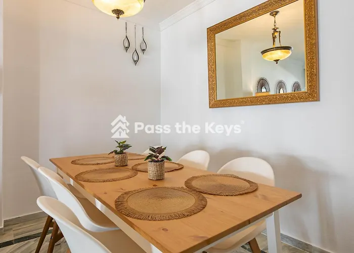 On The Golden Mile Perfect For Families Pass The Keys Apartment