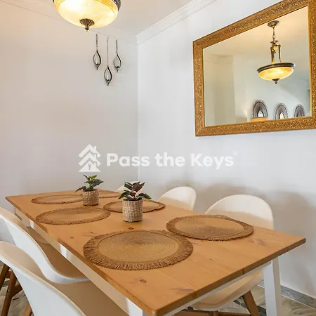 On The Golden Mile Perfect For Families Pass The Keys Apartamento